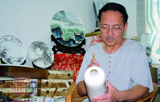 黃聰敏:特立獨行的瓷畫藝術家