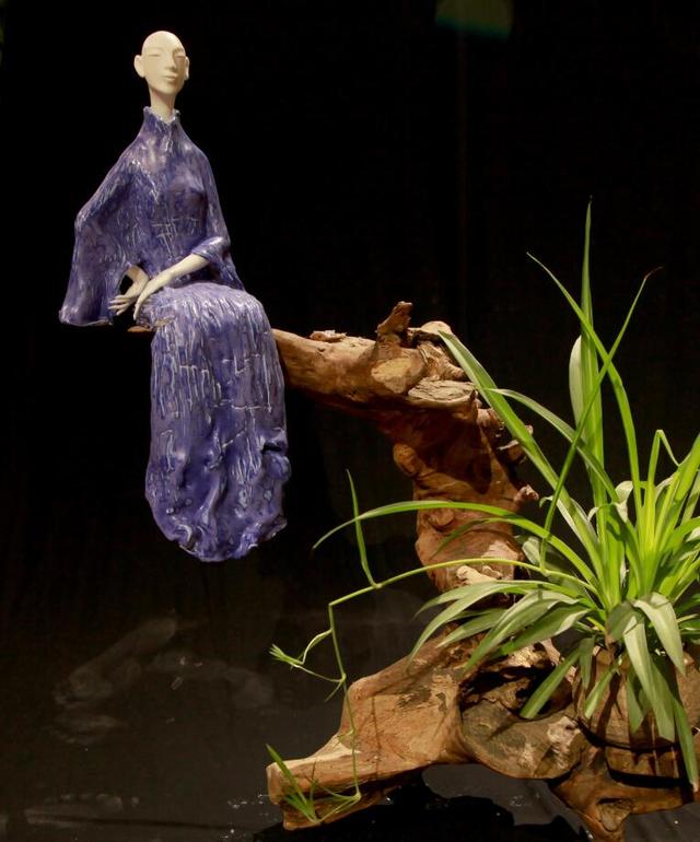 獨(dú)白——吳苗羽陶瓷藝術(shù)作品展在廣州白云機(jī)場(chǎng)開幕